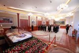 Тысячи людей прощаются с телом преподобного Муна