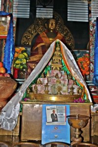 Зажжение тысячи свечей в Непале в честь жизни д-ра Муна